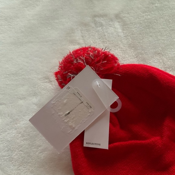 Converse All Star Chuck Taylor Youth Reflective Pom Pom Beanie Hat - Picture 5 of 8